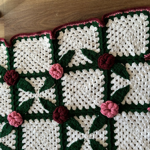 Vintage Handmade Crochet 3D Roses Afghan Throw - Picture 4 of 6